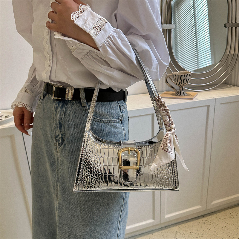 High end solid color niche trend versatile fashion, single shoulder underarm bag, shiny women's baguette bag