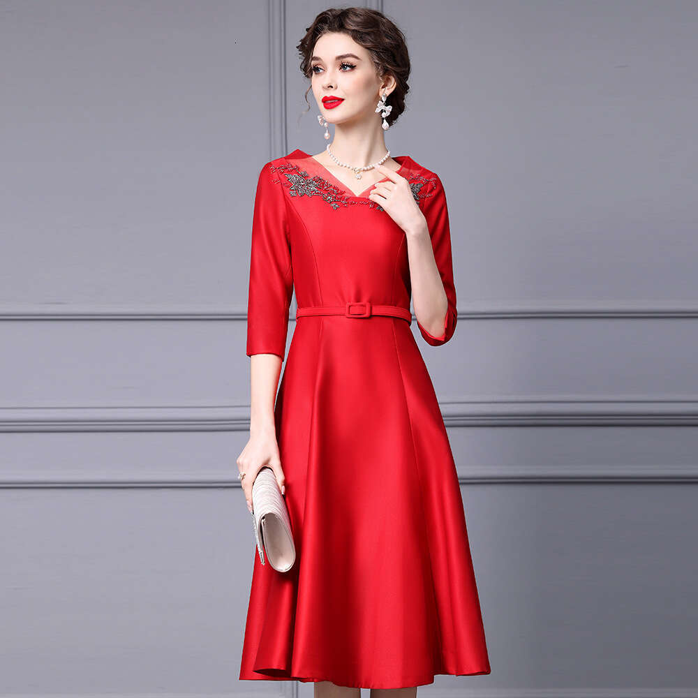 V-neck nail diamond high-end luxury temperament waist cinching and slimming big swing dress autumn 2024 new item