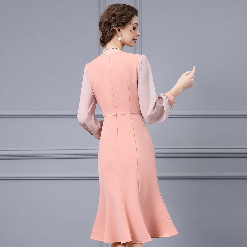 Light Mature Elegant Wind Waist Tail Skirt High end Handmade Flower Decoration Long sleeved Dress 2024 Autumn New Collection