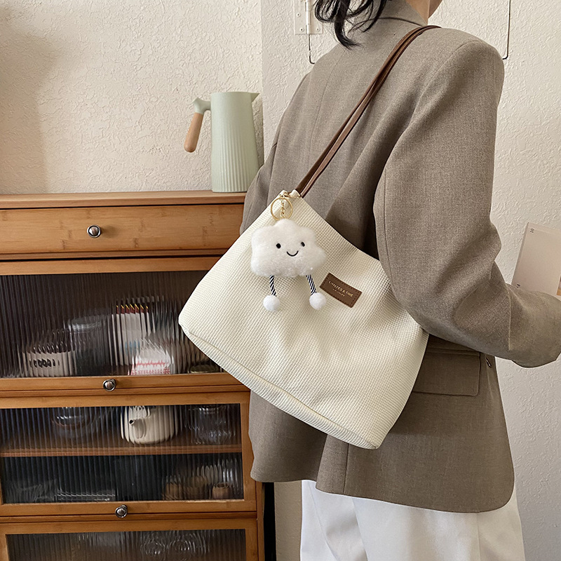 Women's Large Capacity Leisure Sense New Simple Fashion Shoulder Commuter Bag Texture