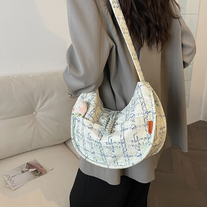 Large capacity for women new style with niche texture design, single shoulder crossbody bag, casual checkered trendy dumpling bag