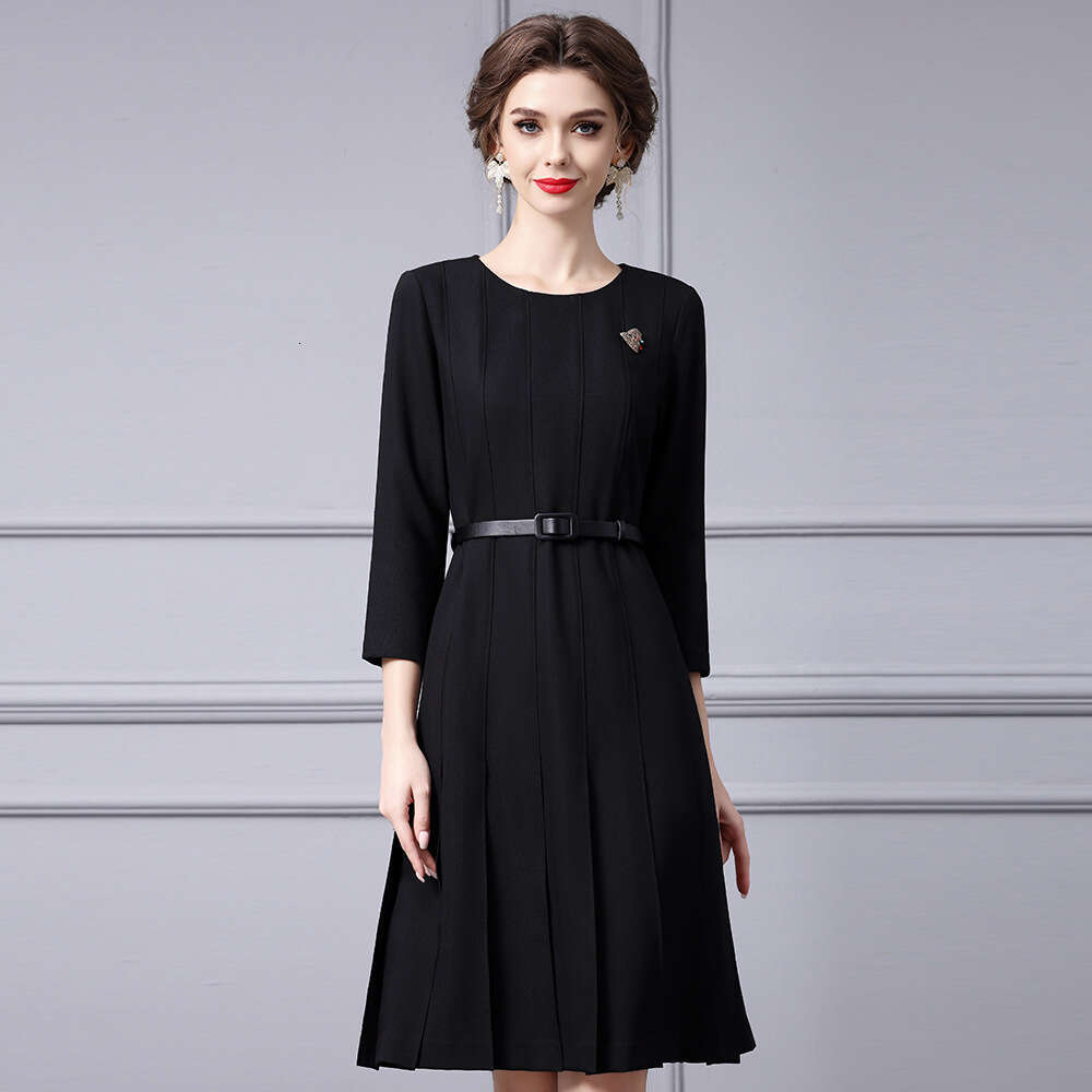 French black 2024 autumn new style exquisite temperament waist cinching and slimming A-line pleated dress