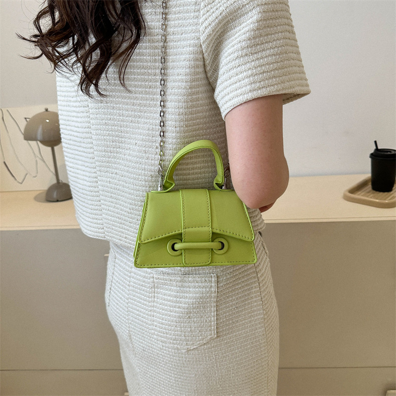 Beautiful handbag, niche trend, shoulder casual commuting crossbody bag, new fashionable and minimalist small square bag
