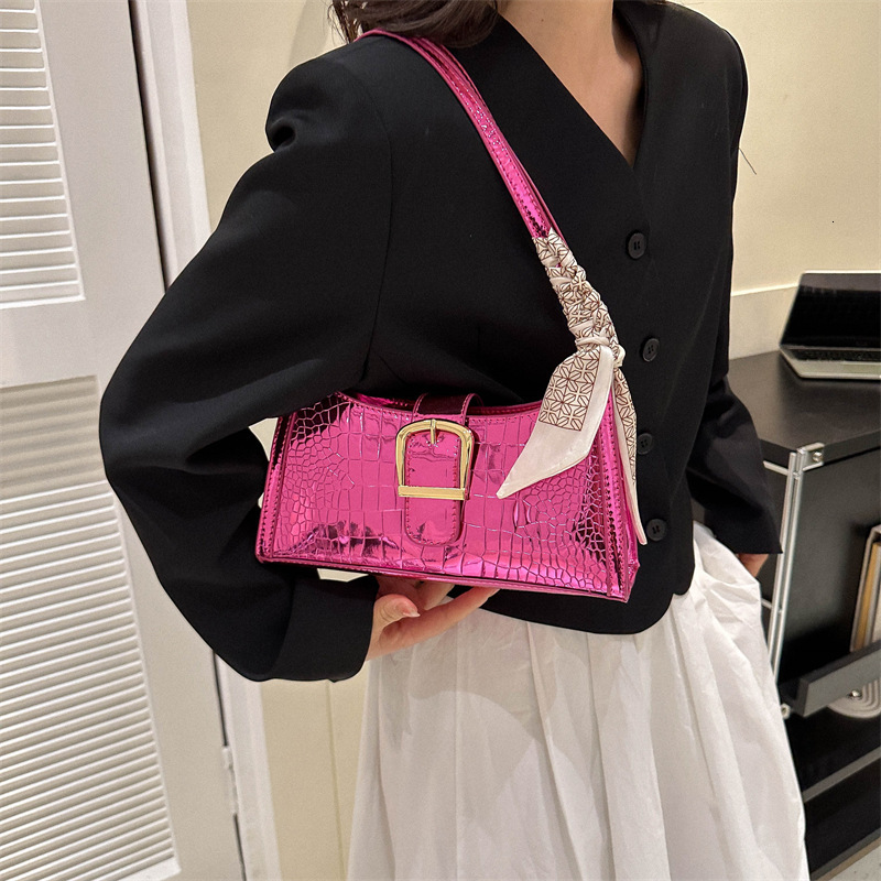 High end solid color niche trend versatile fashion, single shoulder underarm bag, shiny women's baguette bag