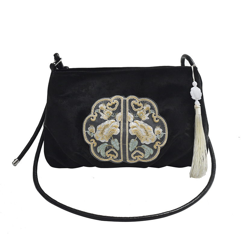 New Chinese embroidered single underarm for women, new fashionable and stylish pleated cloud bag, national style shoulder bag