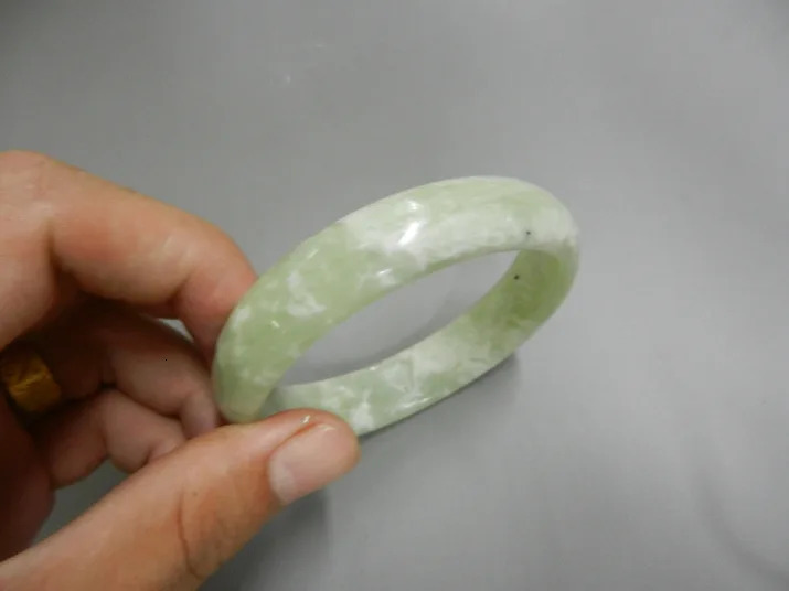 Chinas Four Great Ethnic Quintets Xiuyu Exquisite Transparent Natural Light Green Bracelet Bead and Jade Bracelet Accessories 241007