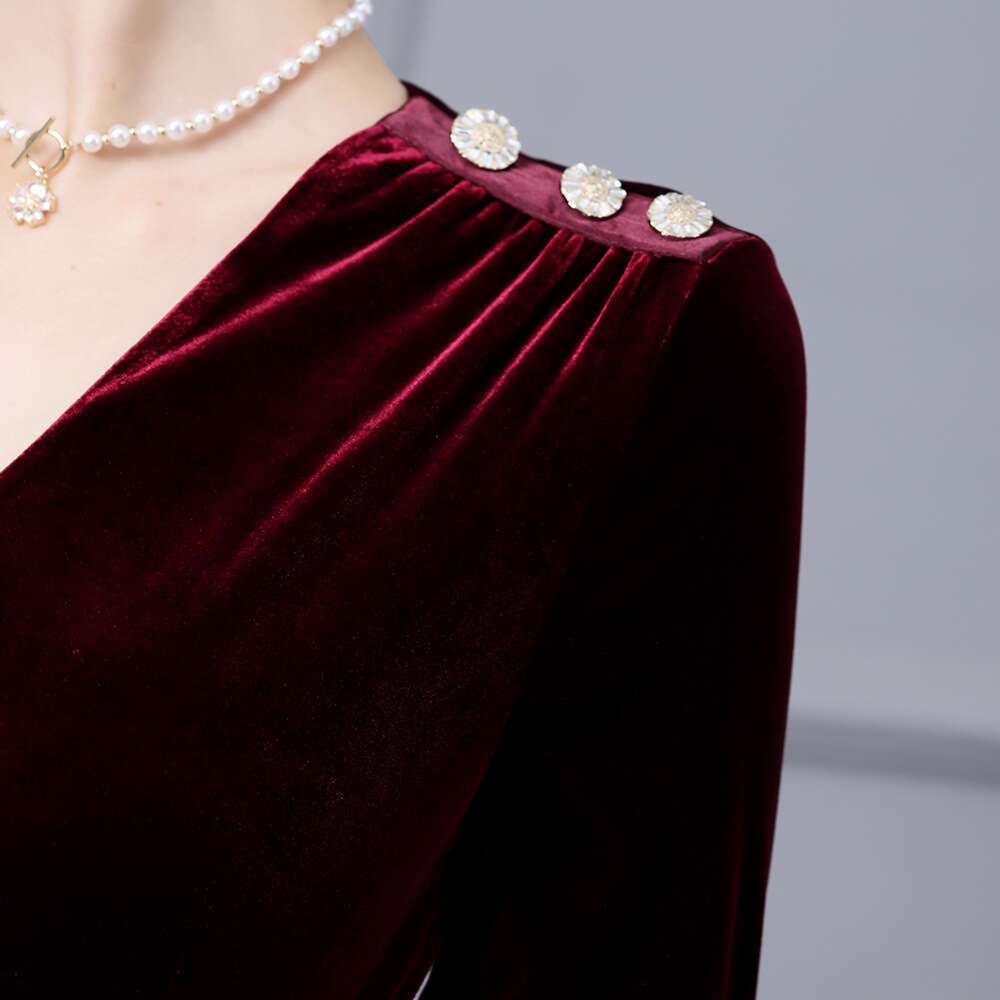 Red Deep V-Bag Hip Skirt with a cinched waist for slimming and mature temperament Velvet Dress 2024 Autumn New Collection