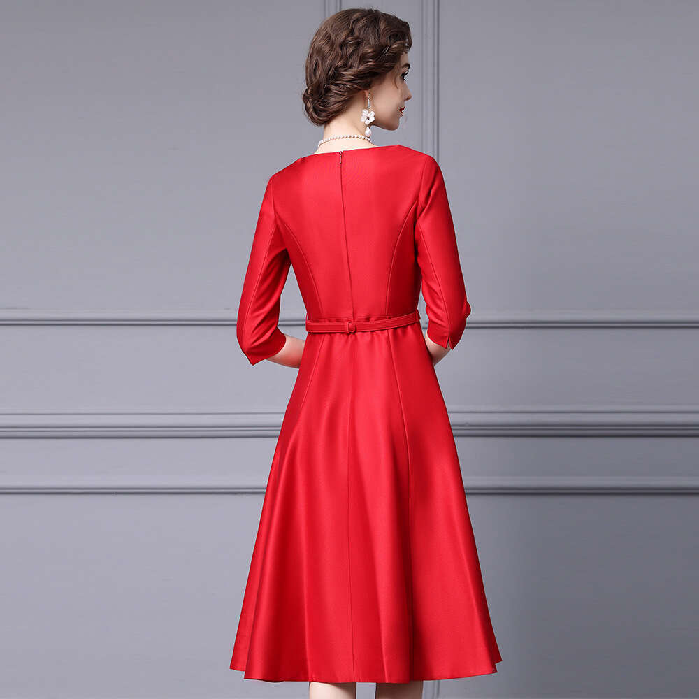 V-neck nail diamond high-end luxury temperament waist cinching and slimming big swing dress autumn 2024 new item