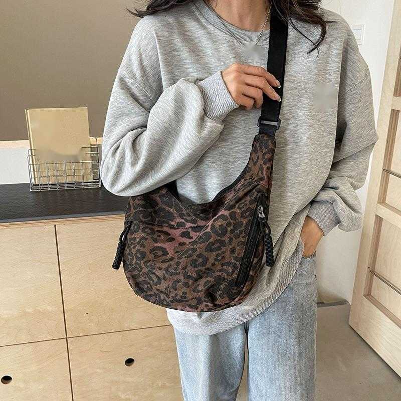 CMM Leopard Print Canvas Commuting Bag for Women New Fashion Underarm Bag Large Capacity Single Shoulder Mommy Crossbody Tote Bag