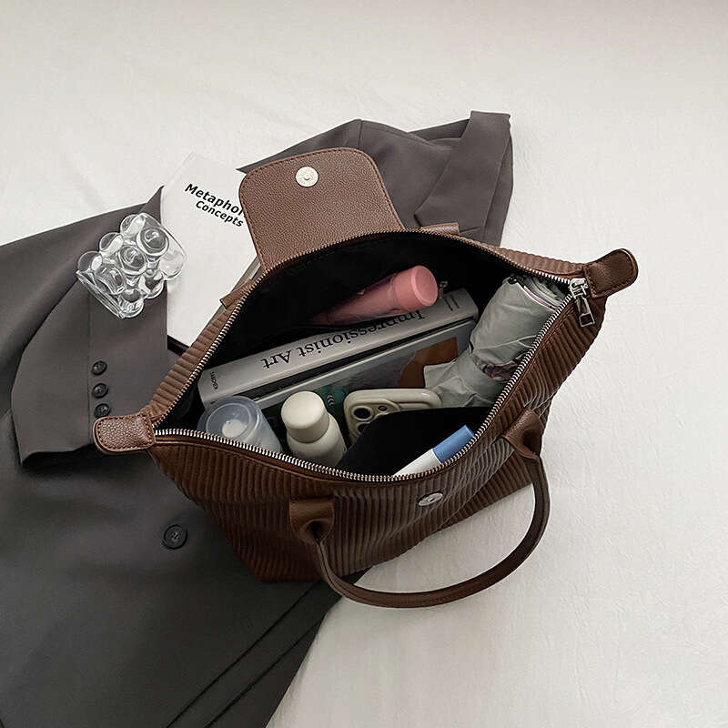 Versatile plaid shoulder for girls with a sense of luxury, niche commuting handbag, fashionable pleated large capacity tote bag