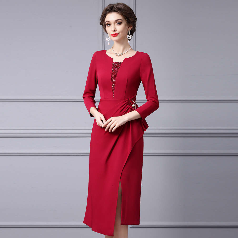 Smart design with sequin splicing light luxury temperament concealing flesh and slimming pleated slit dress 2024 autumn new item