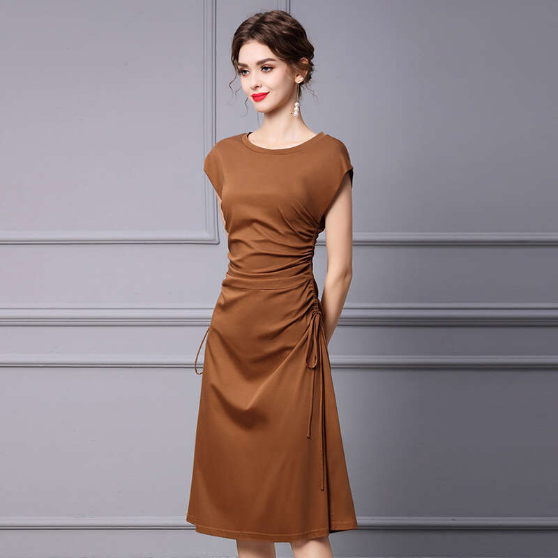 Smart coffee colored for summer women 2024 new commuter style bag shoulder drawstring pleated mid length slim fit dress