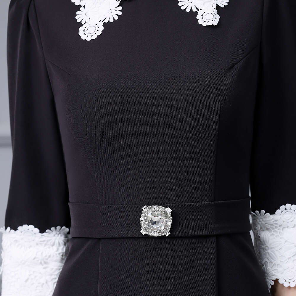 high-end light luxury heavy industry water-soluble flower collar splicing waist cinching slimming big swing dress 2024 autumn new item