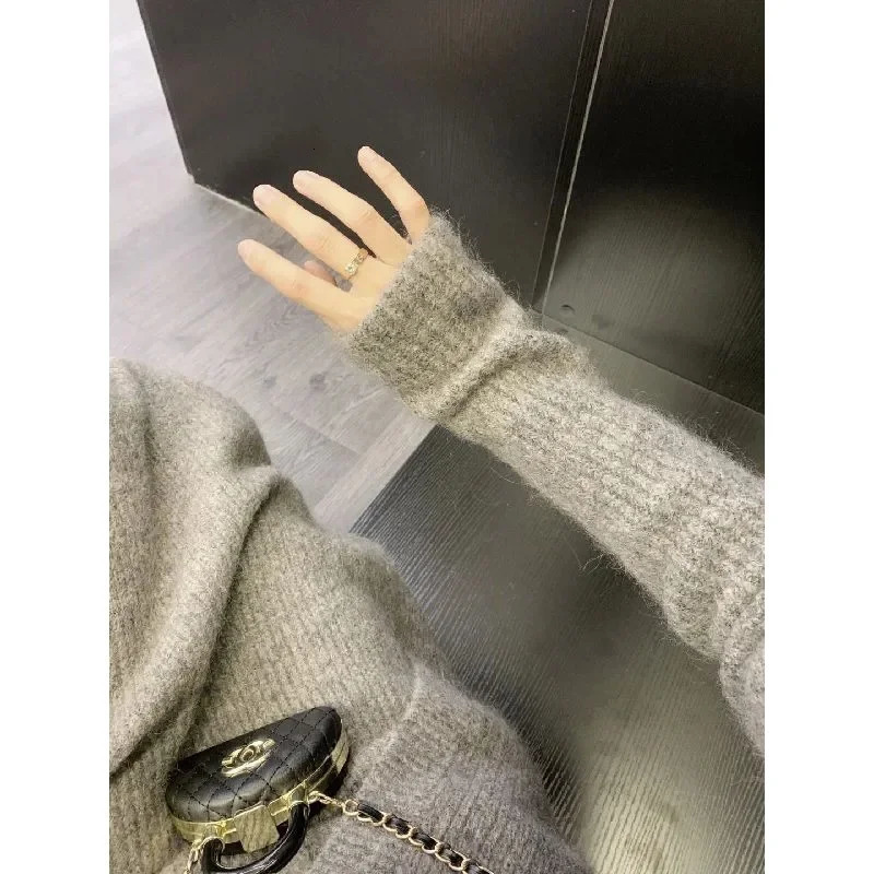 Two/one piece French retro slim fit long sleeved knitted sweaterhigh-end minimalist half body long leather Sfor womens 241011