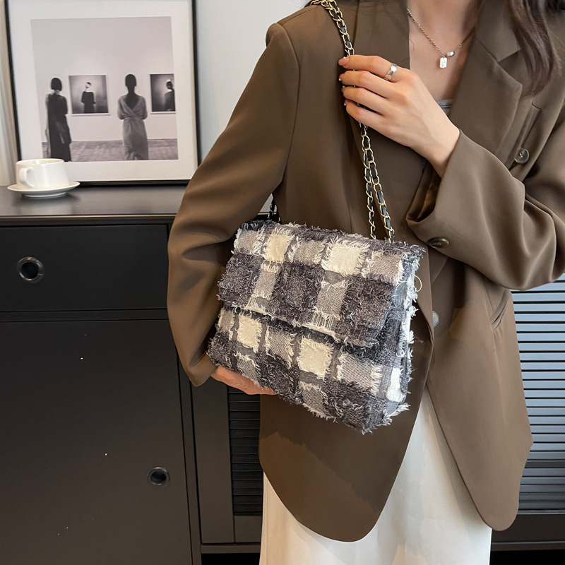 Large capacity fashionable niche design version tote for women new canvas college shoulder bag