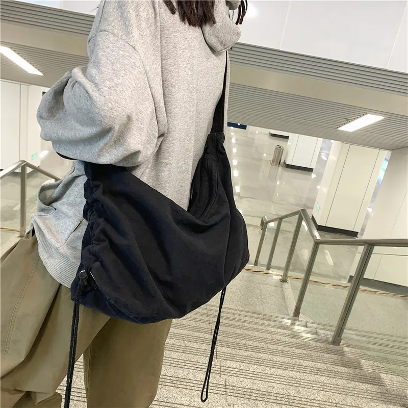 Original Korean Ins messenger canvas bag womens fashion large capacity Japanese student shoulder Ins diagonal garbage bag 241008