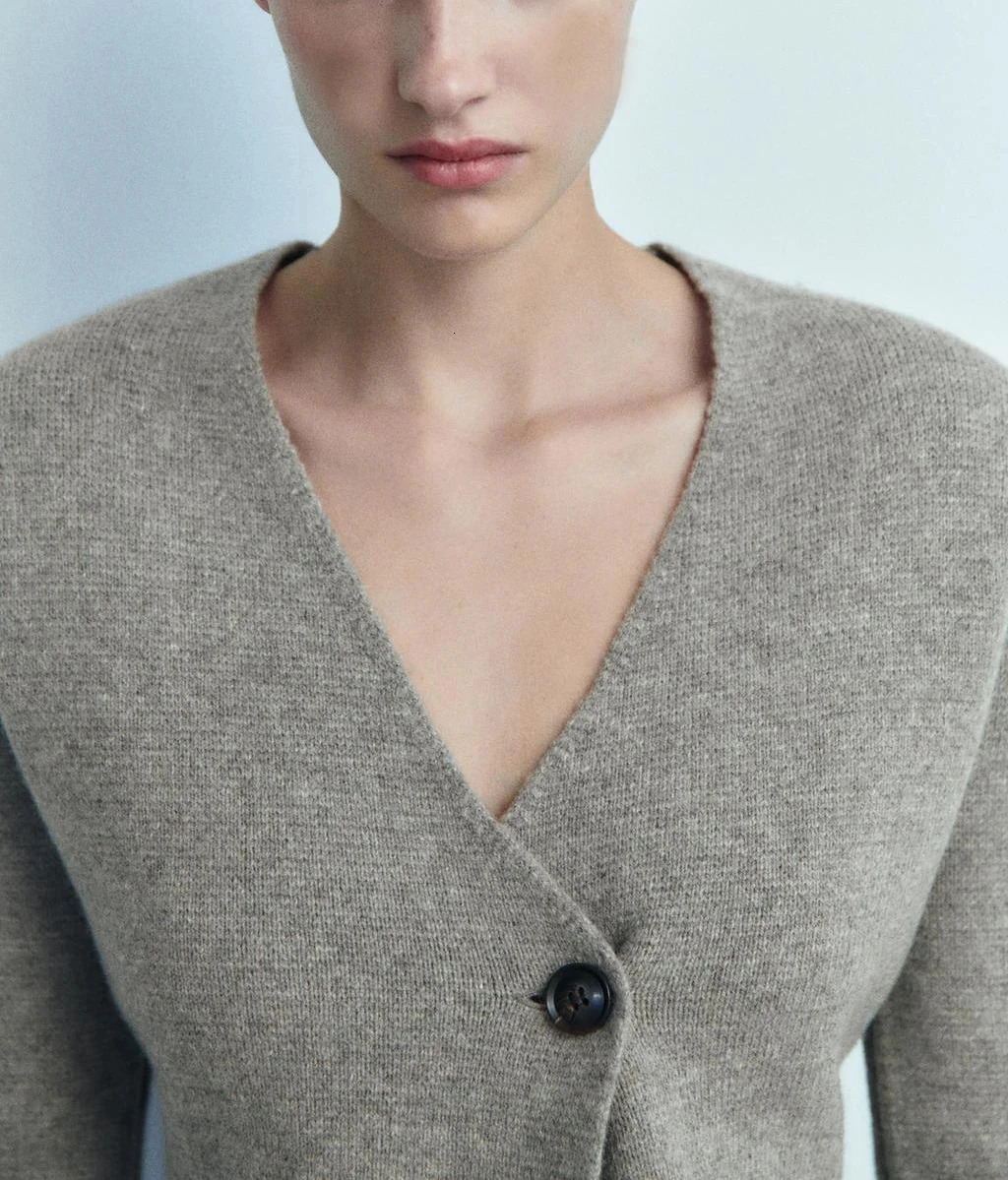 Fashion single chest solid knit cardigan womens V-neck long sleeved slim fit sweater for spring and autumn winter womens outerwear 241011