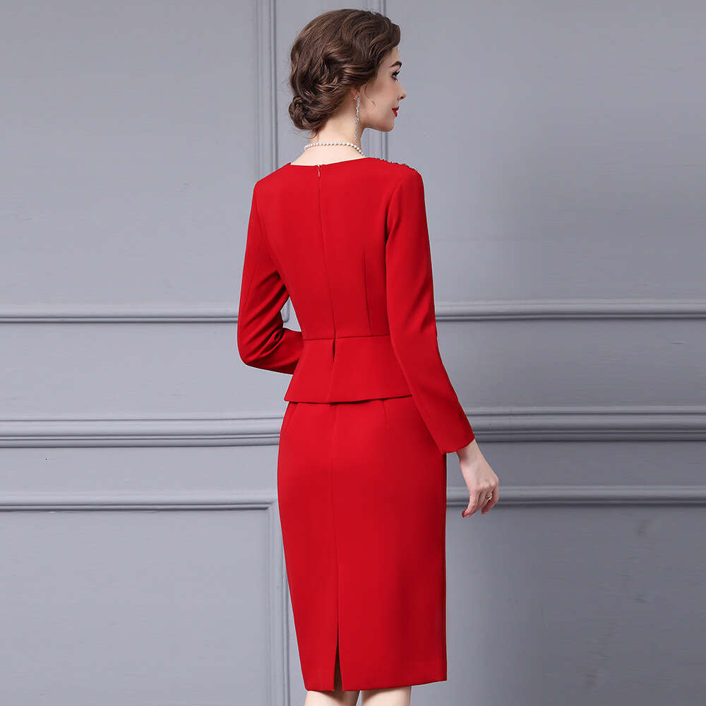 Red High end Noble Heavy Industry Nail Diamond Fake Two piece Hip Pack Skirt Dress Shows Body 2024 Autumn New Collection
