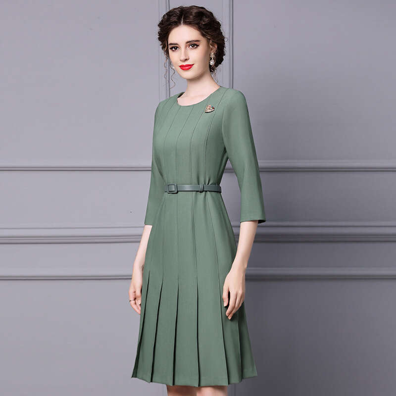 Solid Color Dress 2024 Autumn New Commuting Style Seven Sleeve Waist for slimming and pleated A-line skirt