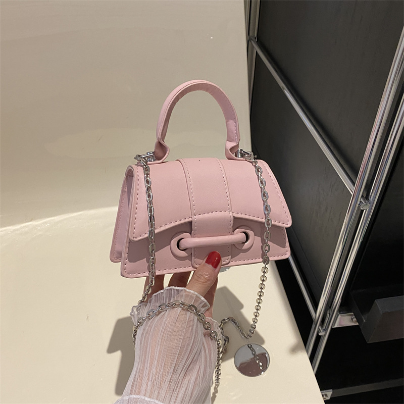 Beautiful handbag, niche trend, shoulder casual commuting crossbody bag, new fashionable and minimalist small square bag