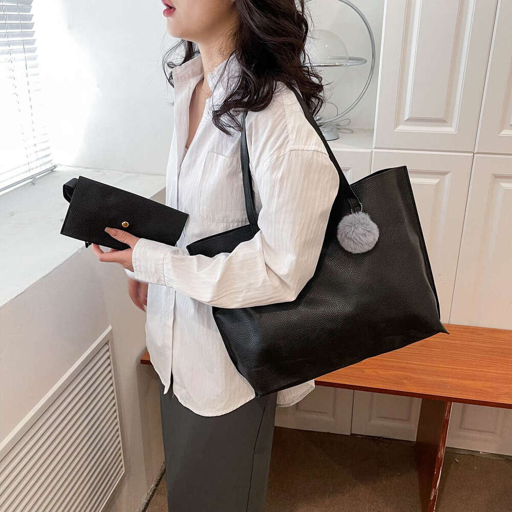 Tote Women's 2024 New Style Simple Large Capacity Shoulder Niche Commuter Underarm Bag