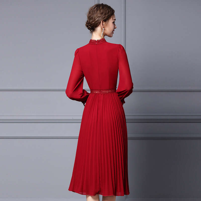 long sleeved dress with waist cinching for slimming 2024 autumn new style French romantic lace mid length pleated skirt
