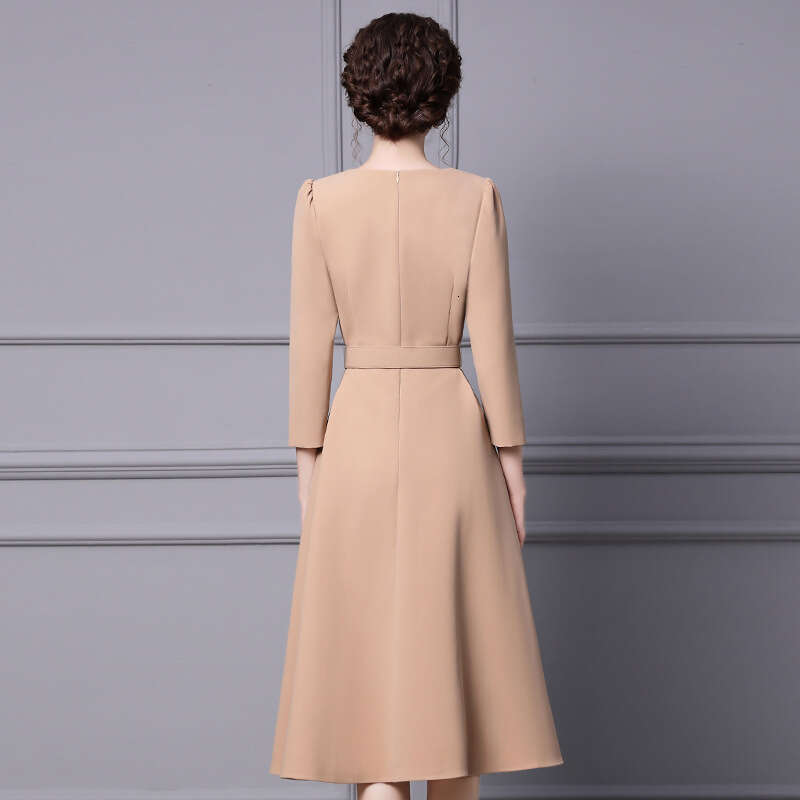 Smart and gentle dress women in autumn 2024 new style for formal occasions high-end embroidery nail beads inner skirt