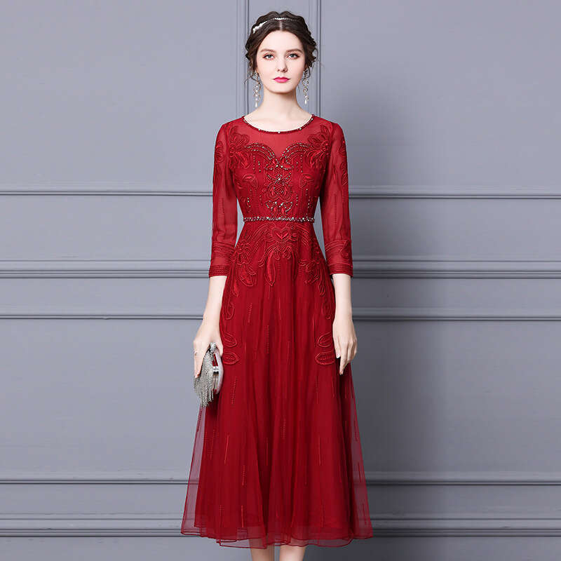red dress banquet 2024 new autumn outfit with waist cinching and slimming effect high-end luxury nail bead embroidery long skirt