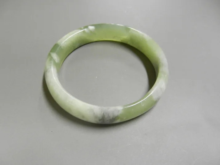 Chinas Four Great Ethnic Quintets Xiuyu Exquisite Transparent Natural Light Green Bracelet Bead and Jade Bracelet Accessories 241007