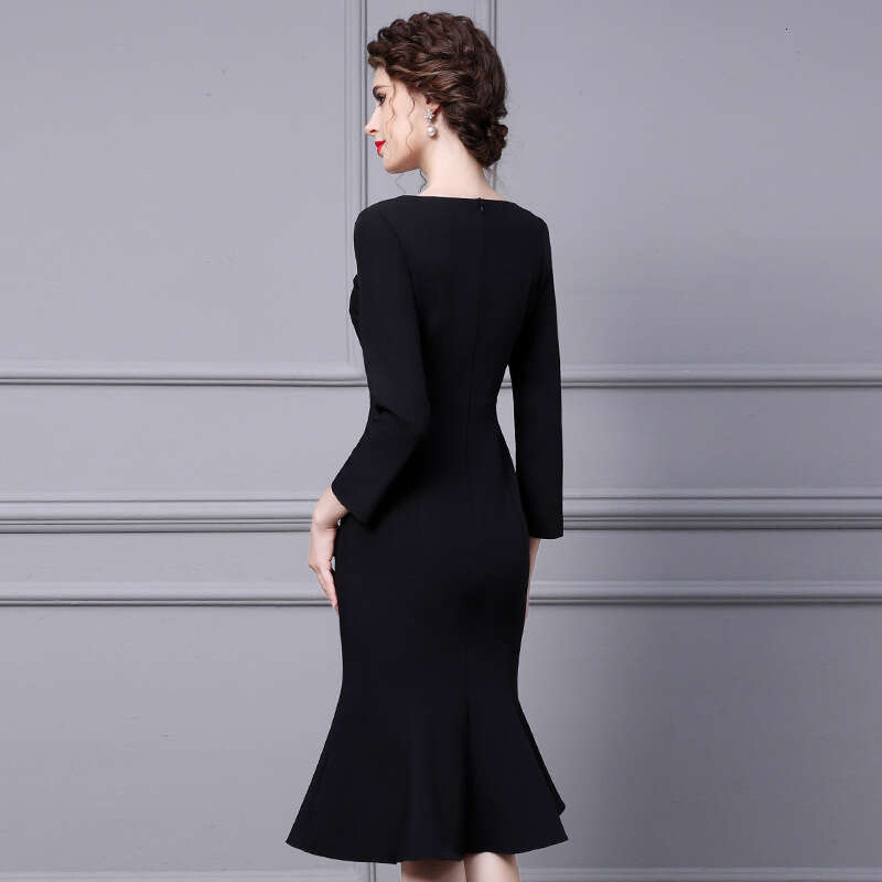 Black Dress for Women Autumn 2024 New Base Matching Coat Flower Nail Bead Medium Long Tail Skirt