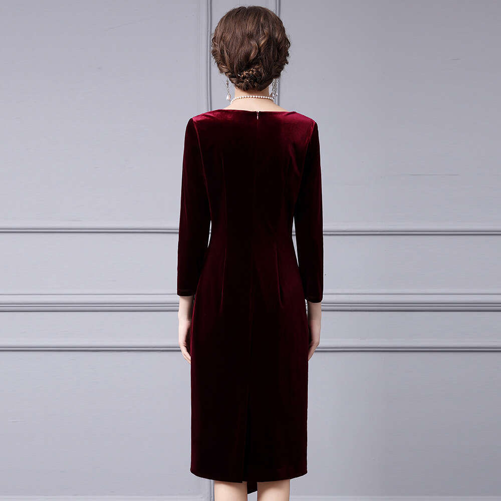 high-end luxury temperament mother wedding bag hip skirt V-neck nail bead autumn velvet dress 2024 new item