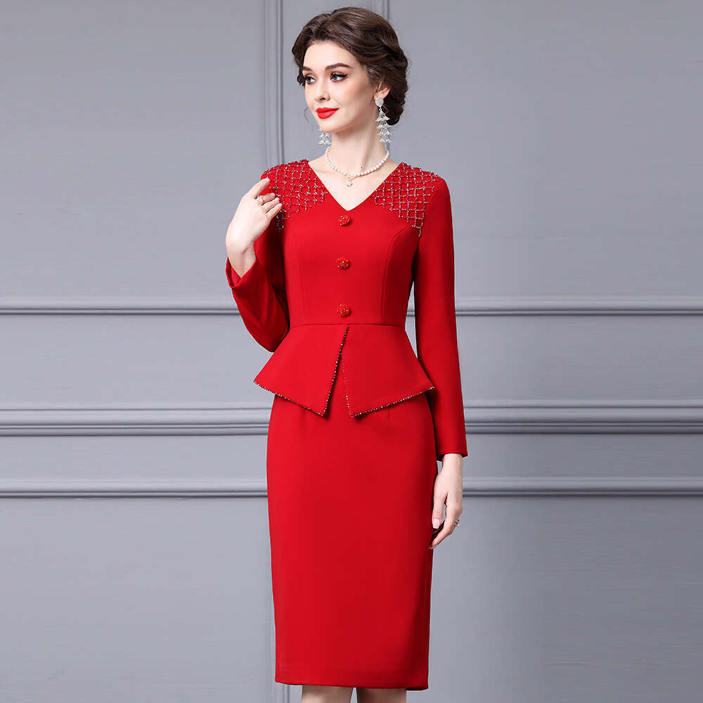 Red High end Noble Heavy Industry Nail Diamond Fake Two piece Hip Pack Skirt Dress Shows Body 2024 Autumn New Collection