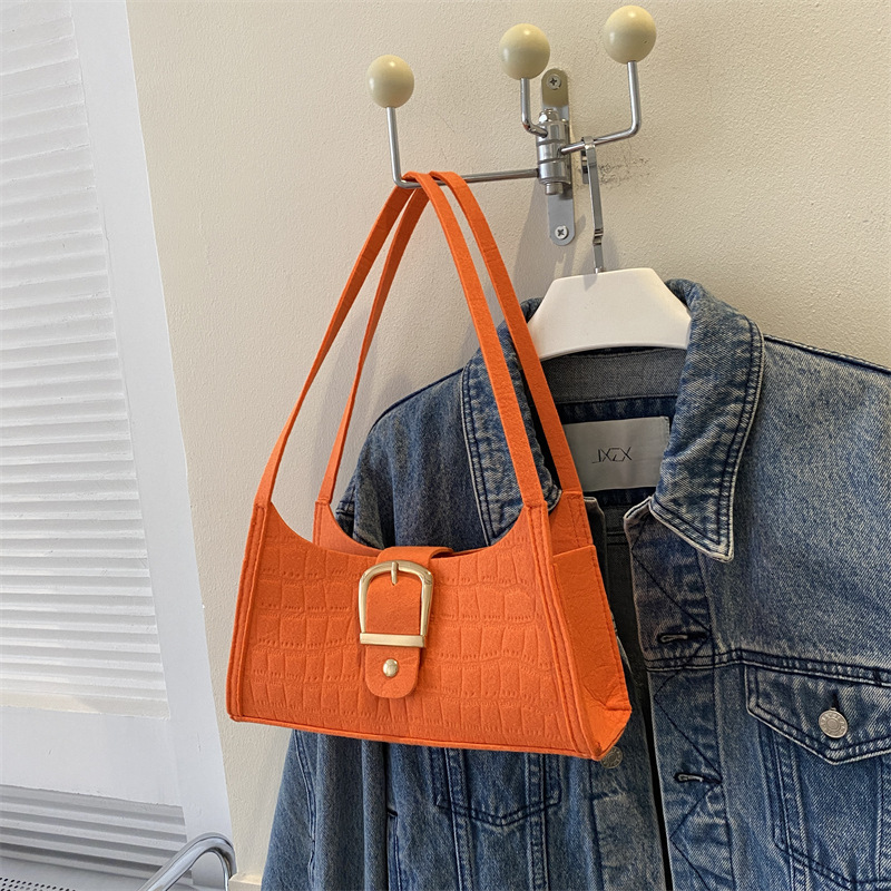 This year's trendy and gentle temperament felt cloth small for women solid color simple shoulder armpit bag