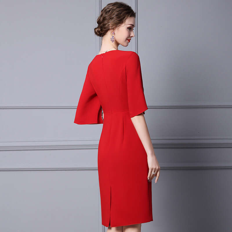 Smart red dress with a ladylike temperament new 2024 autumn outfit heavy industry nail drill knee over hip skirt