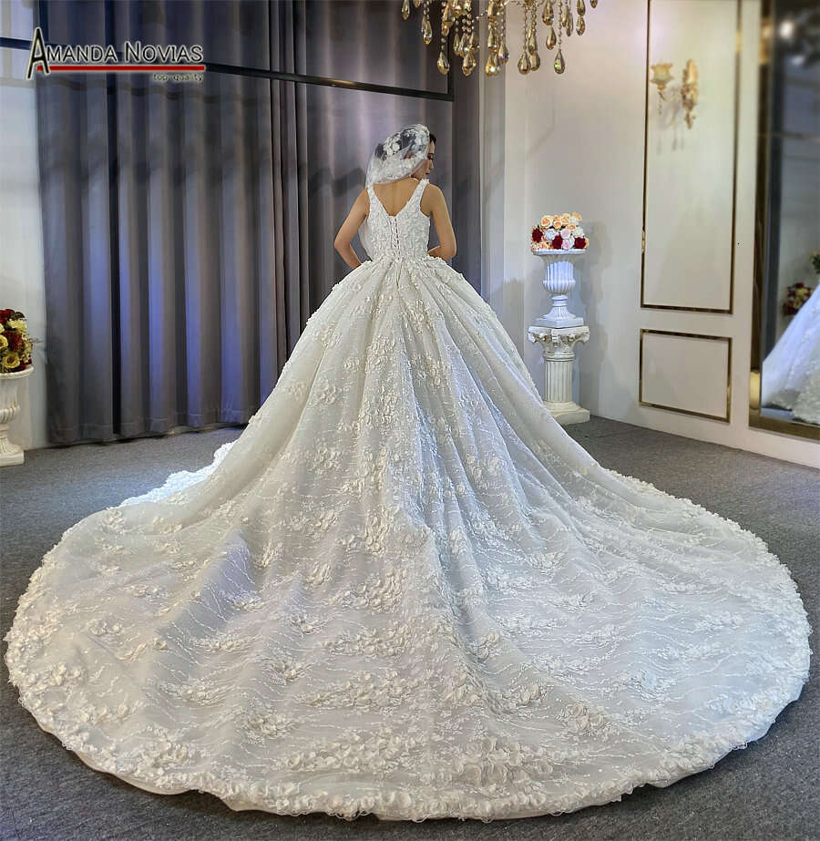 Spaghetti Straps Off White Embroidery Ball Gown Wedding Dress New Style