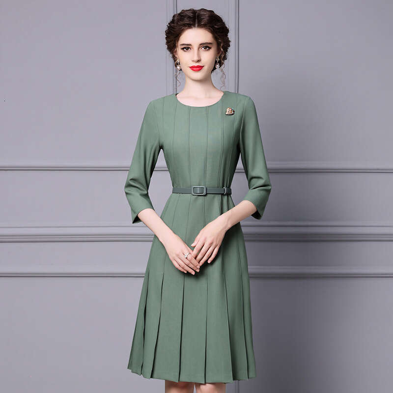 Solid Color Dress 2024 Autumn New Commuting Style Seven Sleeve Waist for slimming and pleated A-line skirt