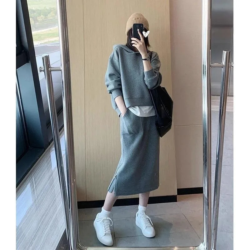 Fashionable and simple womens dress set daily casual and comfortable loose long sleeved Harajuku basic womens autumn and winter clothing 241011