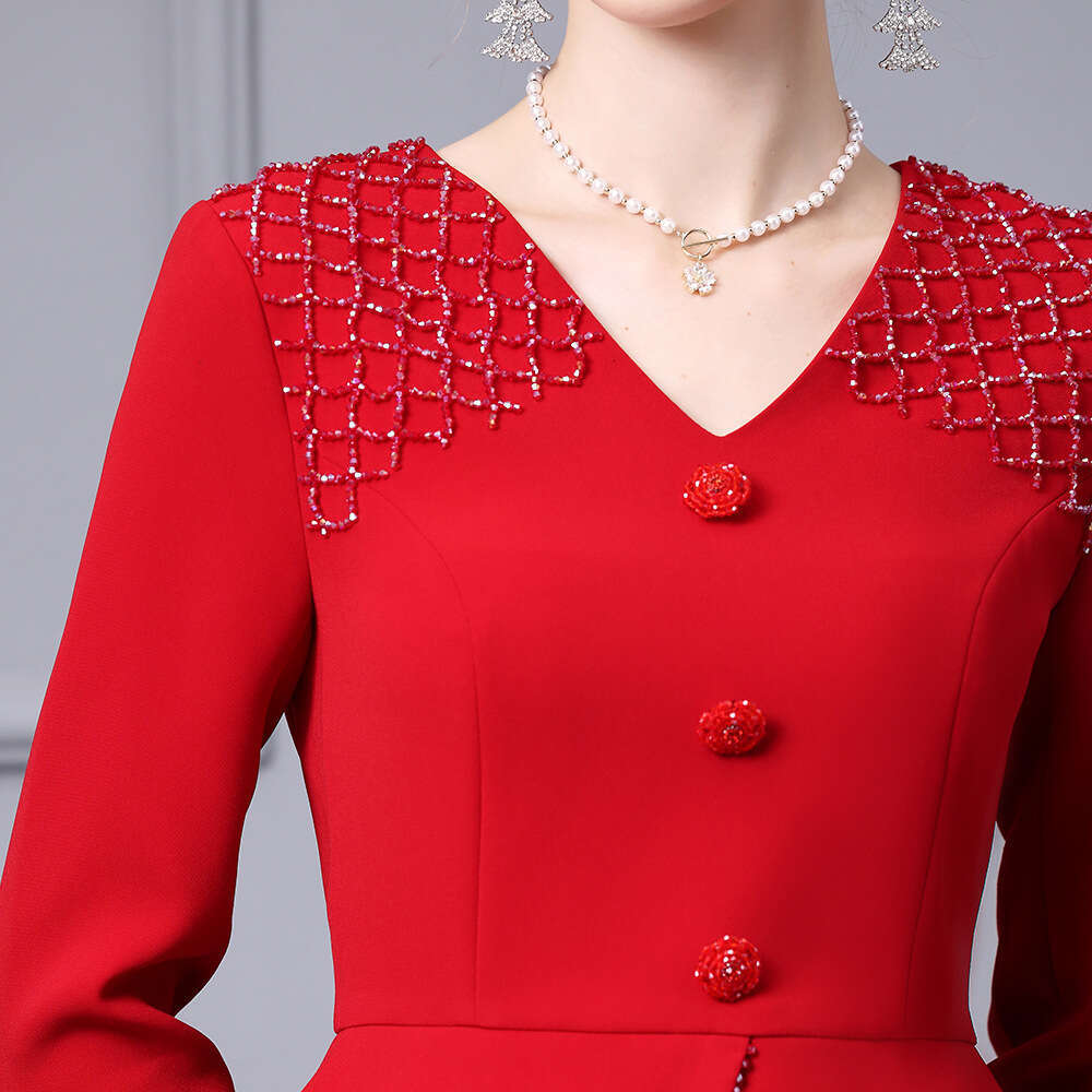 Red High end Noble Heavy Industry Nail Diamond Fake Two piece Hip Pack Skirt Dress Shows Body 2024 Autumn New Collection