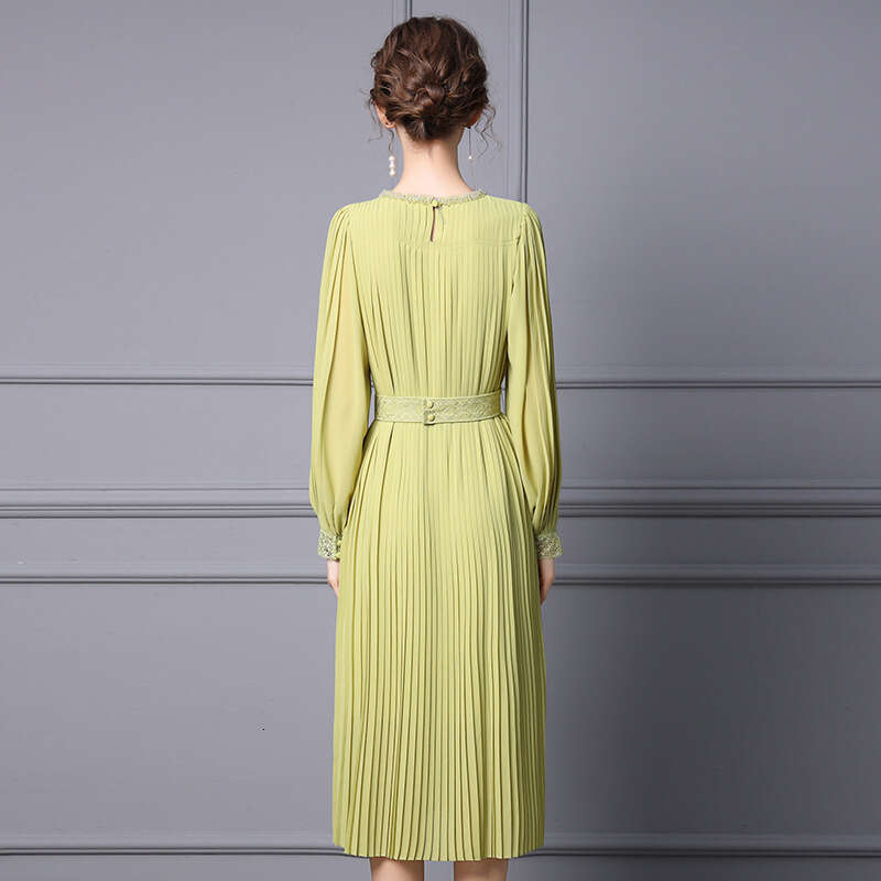 2024 new womens dress gentle and stylish temperament embroidered waistband with nail beads slimming effect pleated long skirt autumn outfit