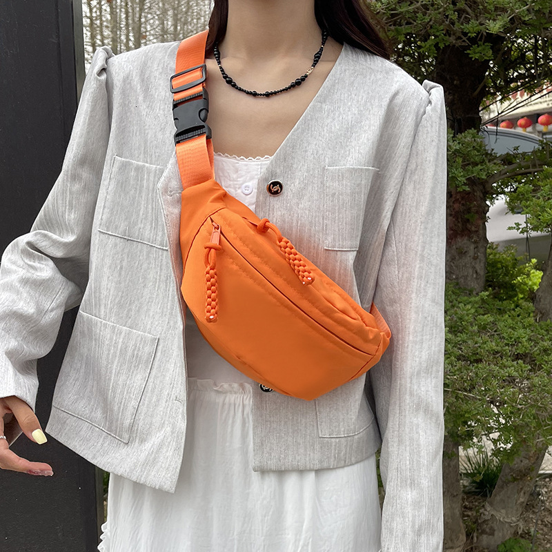 Cross body chest canvas leisure bag, women's 2024 new trendy summer sports niche, versatile Instagram fashionable waist bag