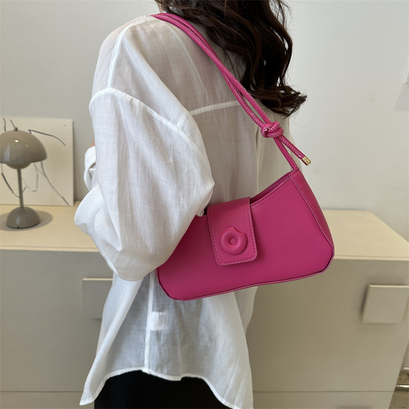 Solid color small fresh and stylish underarm for women's commuting, textured single shoulder crossbody bag, casual bag