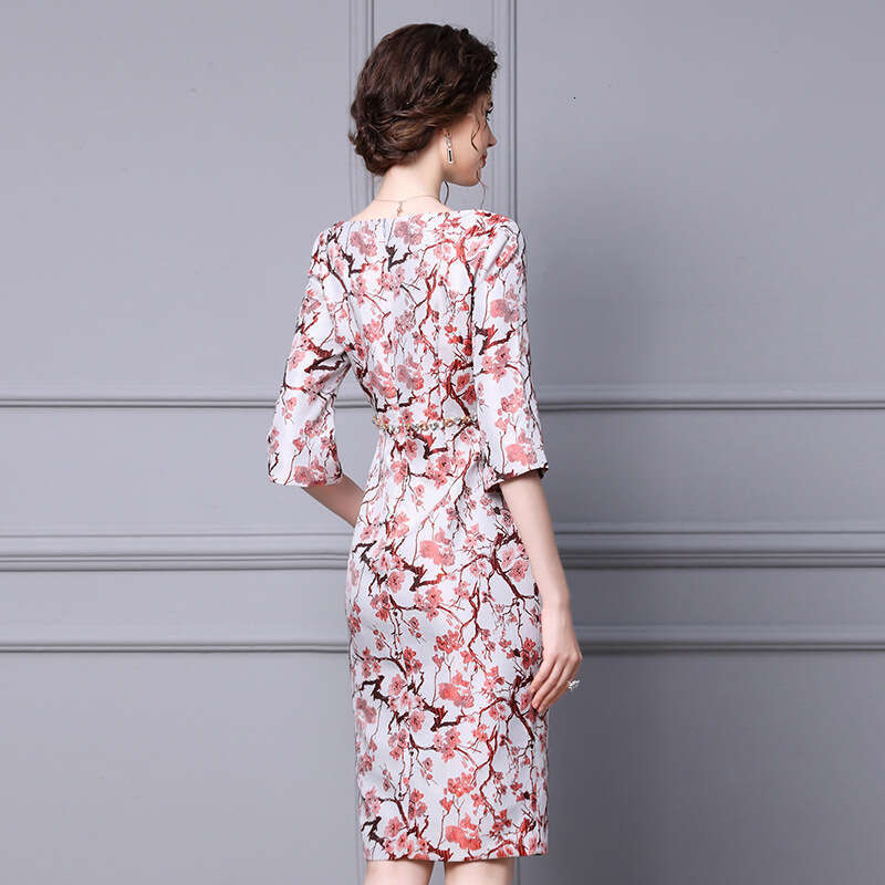 Early Autumn Dress 2024 New Womens Elegant Seven Sleeve Slimming Nail Diamond High end Party Bag Hip Skirt