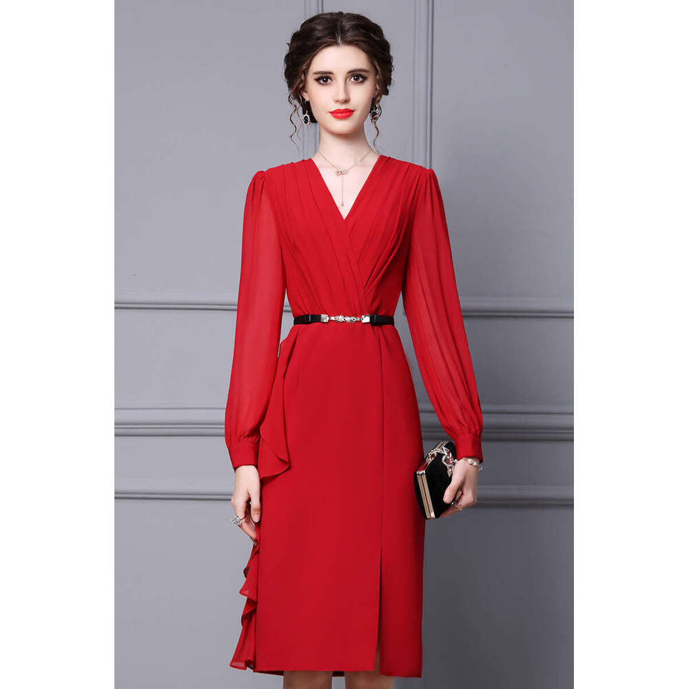 dress autumn new 2024 temperament red western-style waist cinching mid length hip hugging slim fit high-end skirt