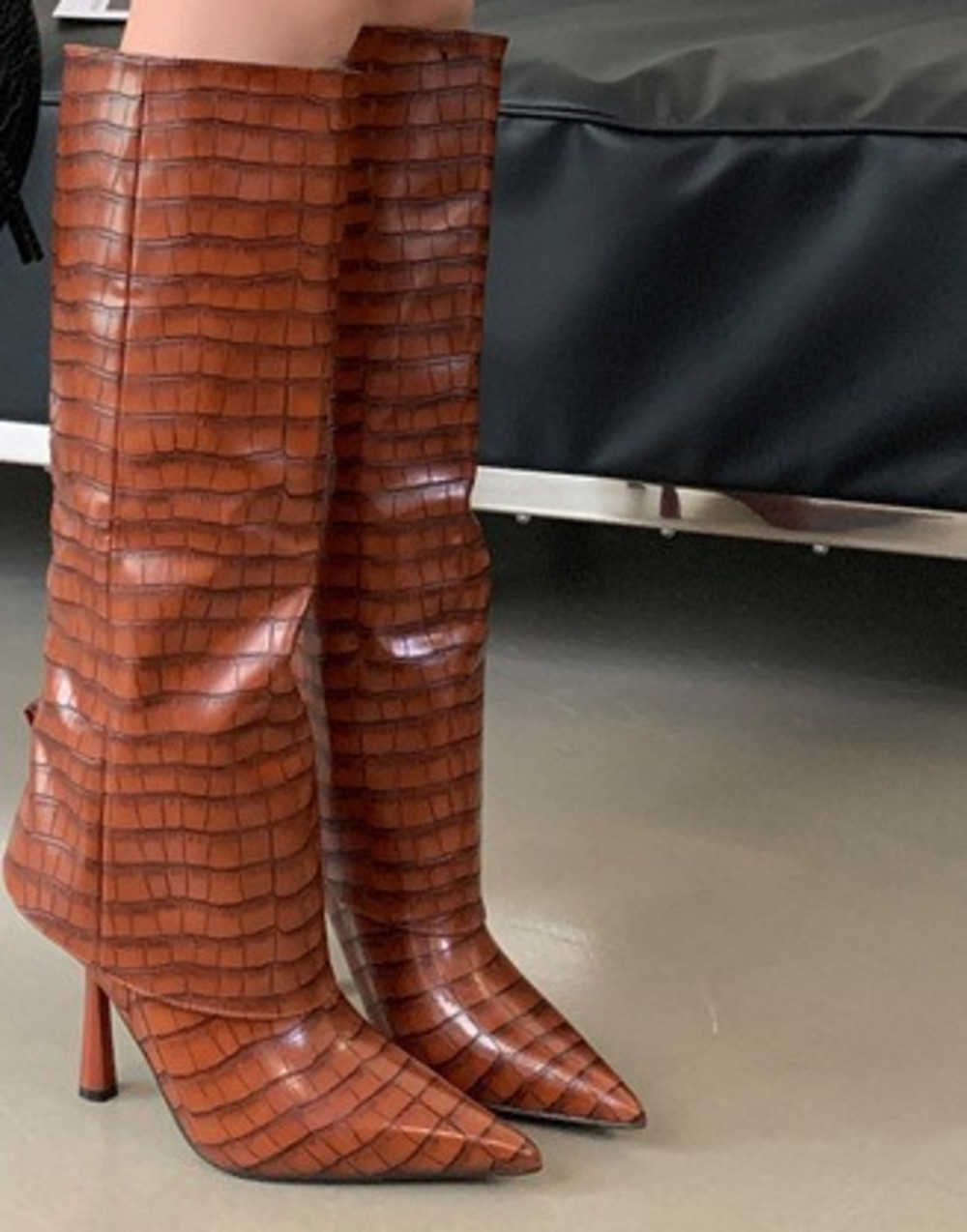 French Temperament Fashion Boots Shiny Leather Crocodile Pattern Martin Boots Straight Leg Wide Leg Boots For Women Pointed Thin Toe Knee Boots 240826