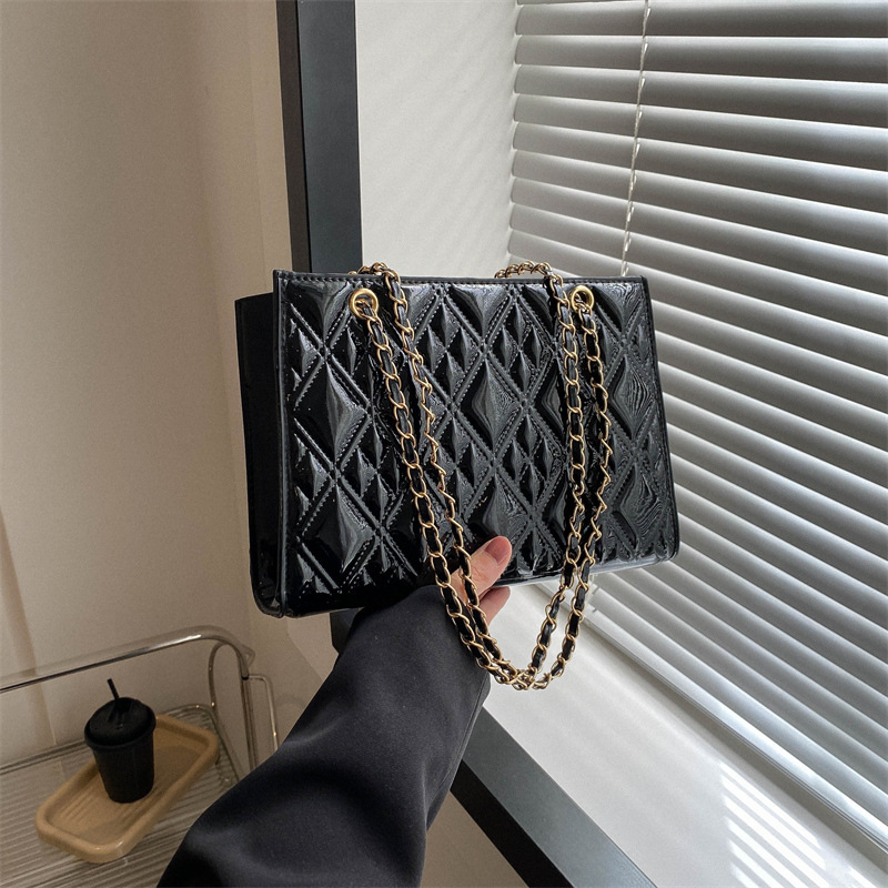 Trendy texture mirror for women new fashion single shoulder stylish small square bag, simple hand-held crossbody bag