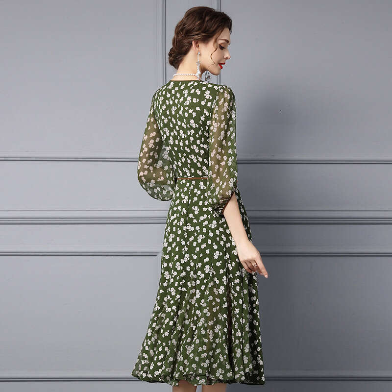 floral 2024 autumn new seaside vacation style V-neck seven quarter sleeve slim fit and slimming dress