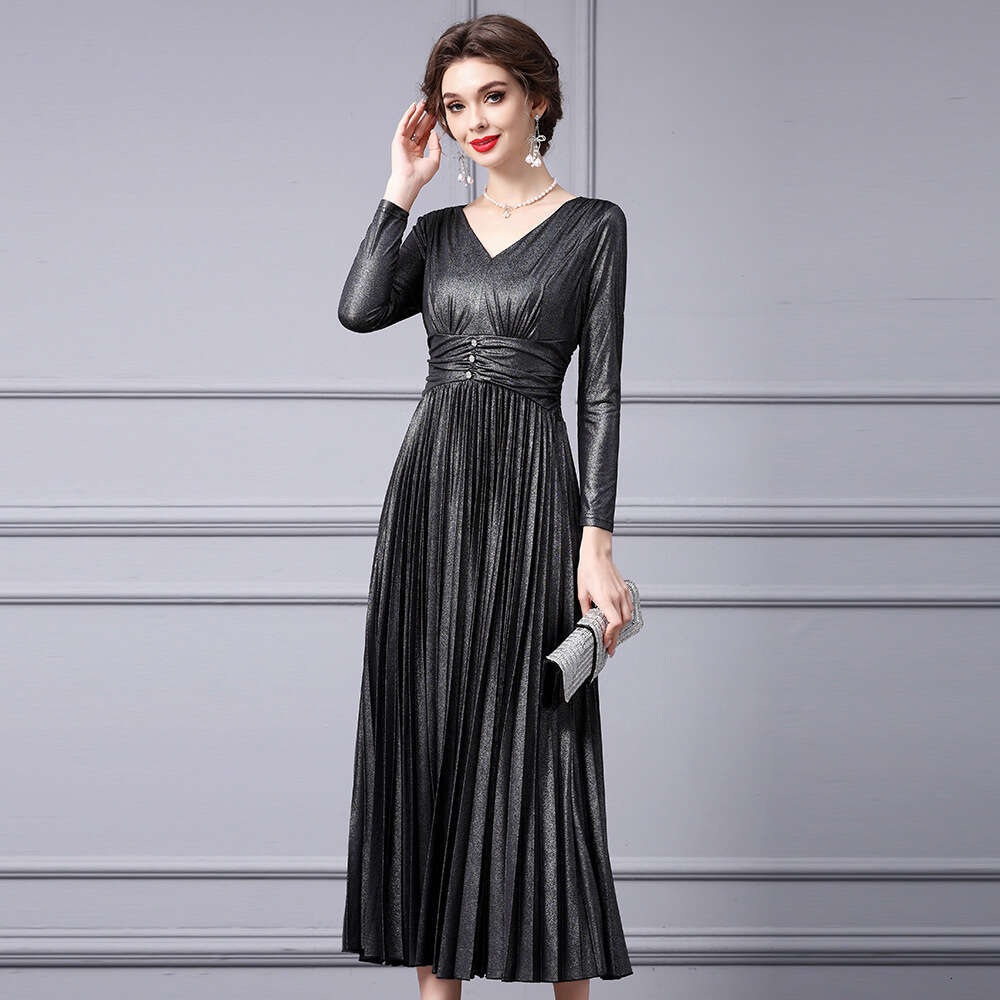 Smart high-end V-neck shiny pleated long 2024 new high waist slimming expensive lady dress spring and autumn styles