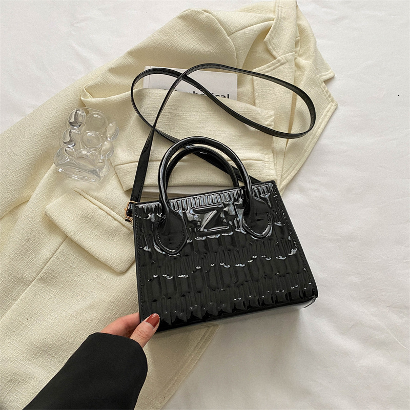 Casual Commuter Single for Women New Fashionable Personalized Handbag Trendy Simple Cross Shoulder Women's Bag