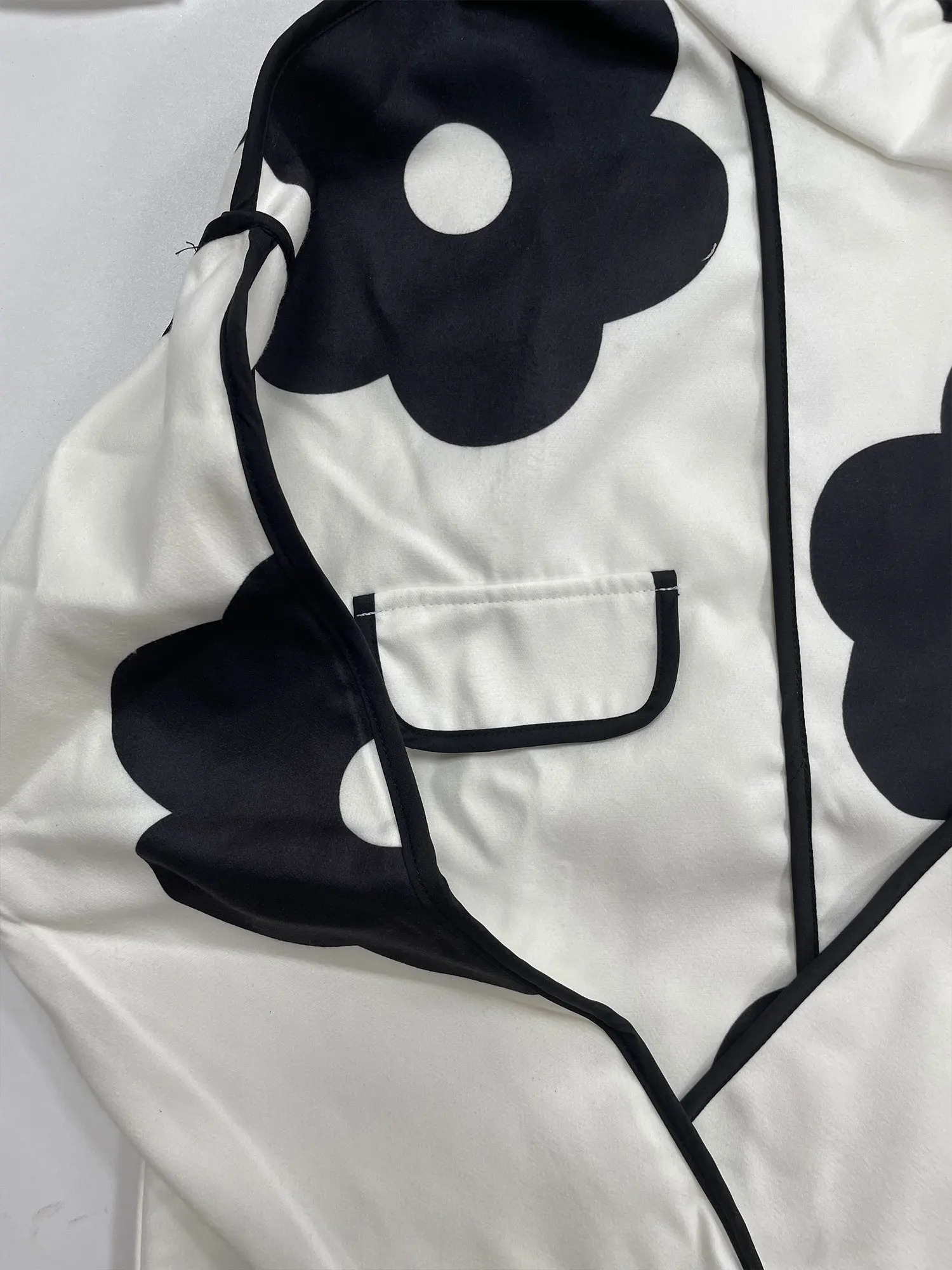 Long sleeved loose contrasting printed split collar jacket outerwear 241007