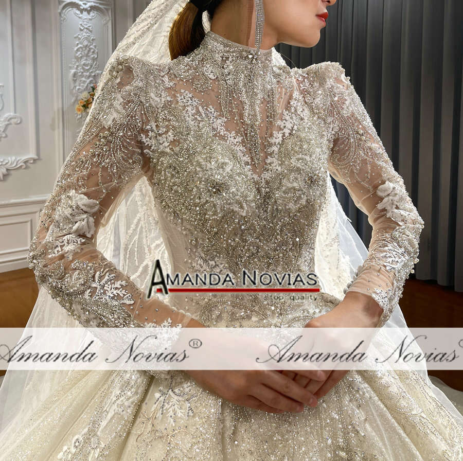 High Necke Long Sleeve Lace Appliques Wedding Dress